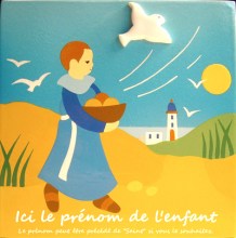 saint patron garçon, moine dans un paysage de bord de mer